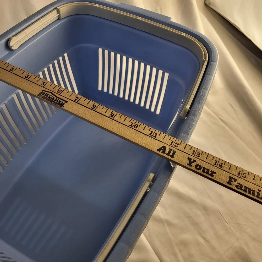 Vintage Blue Rubbermaid 18